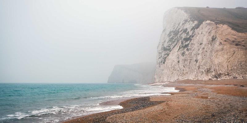 Cazzos紫色风暴：当极限护具成为街头潮流符号，安全与美学如何完美共生？