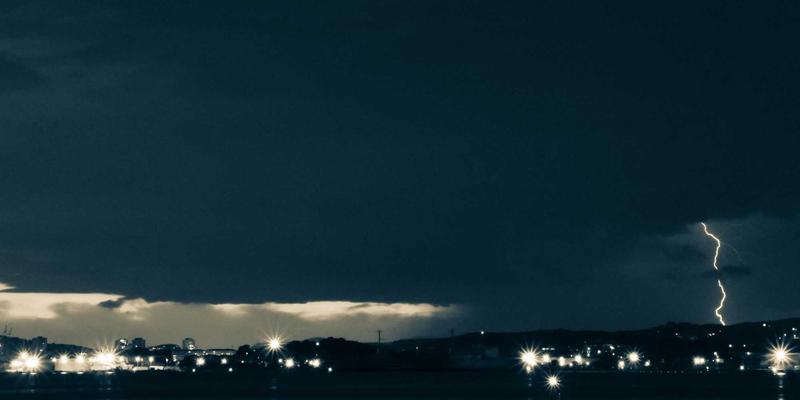 冬日山系美学：Cazzos紫色科技面料分层穿搭全解，解锁户外潮流与日式禅意